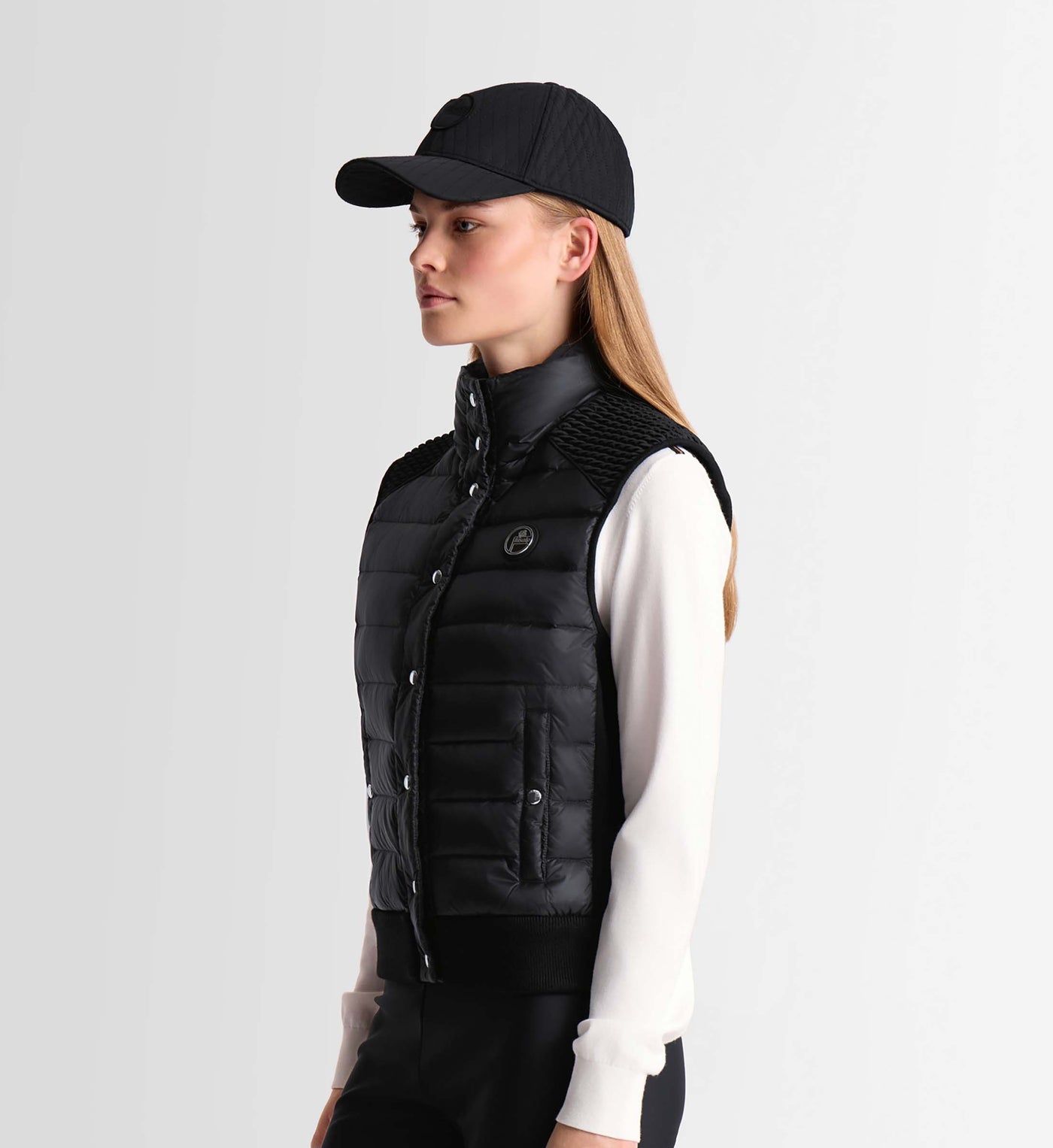 SLEEVELESS JACKETS