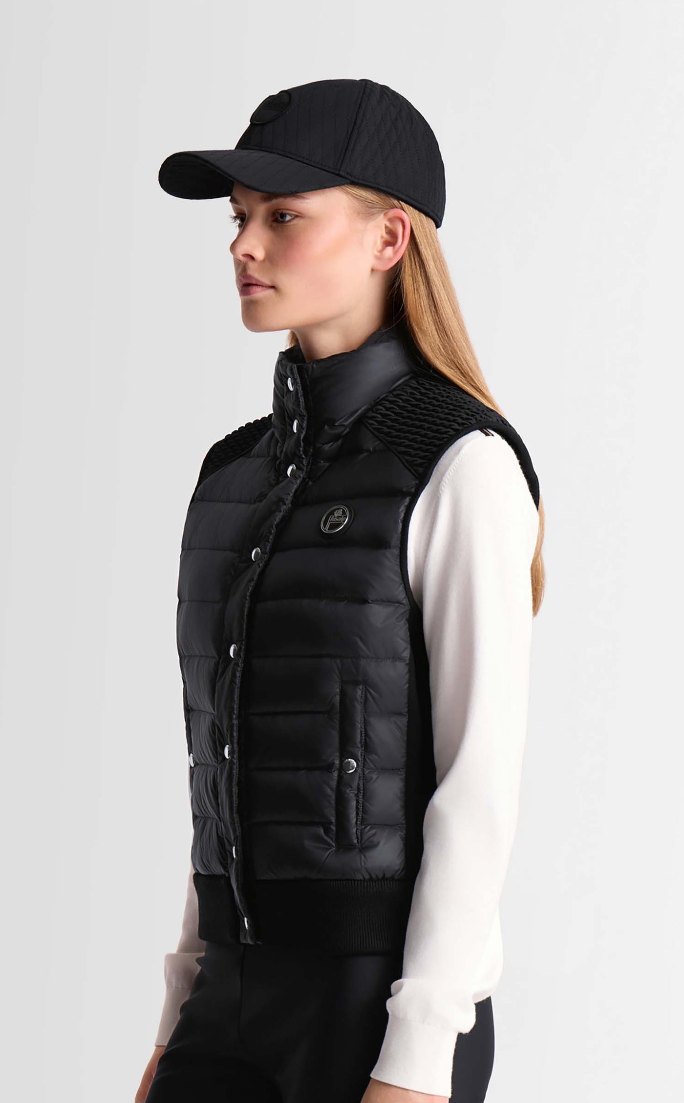 SLEEVELESS JACKETS