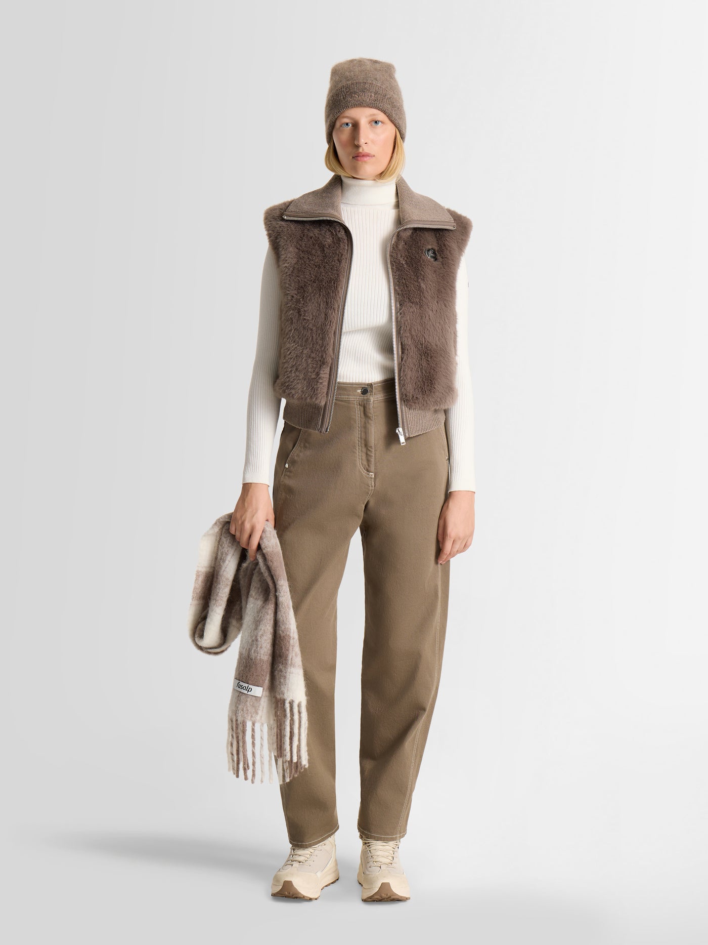 PIAGAE SLEEVELESS JACKET