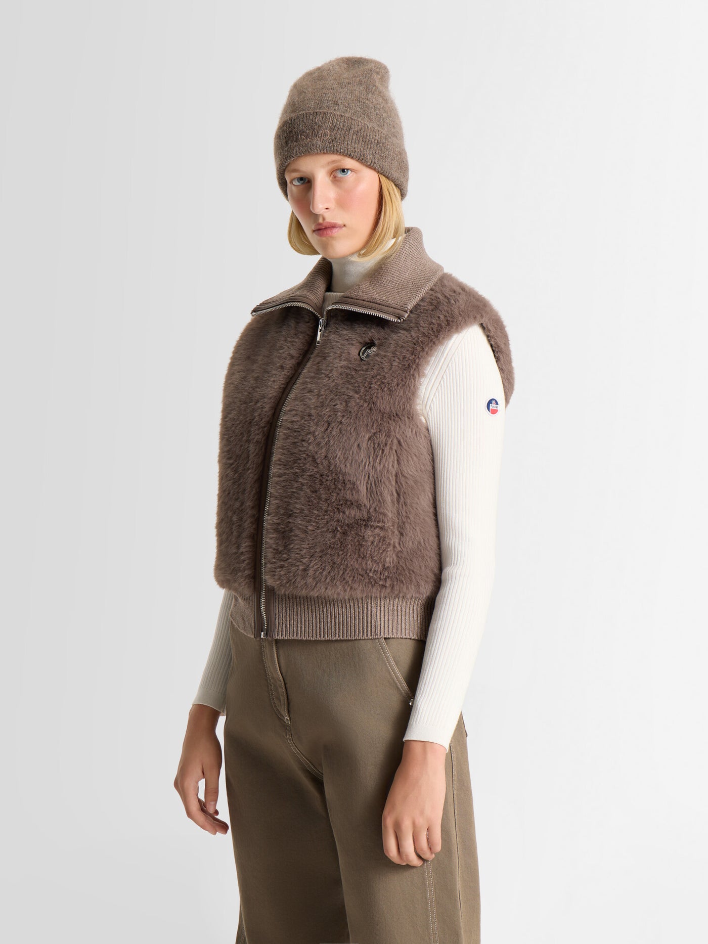 PIAGAE SLEEVELESS JACKET