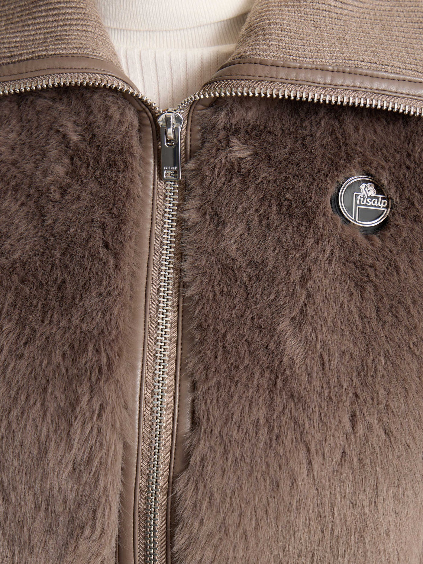 PIAGAE SLEEVELESS JACKET