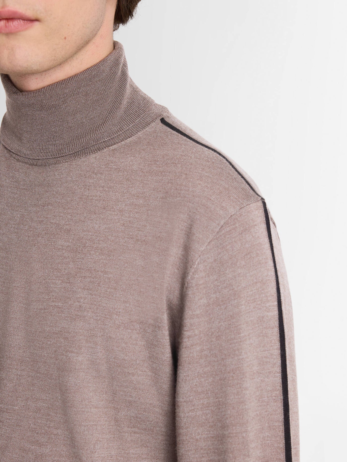 LARYAN SWEATER