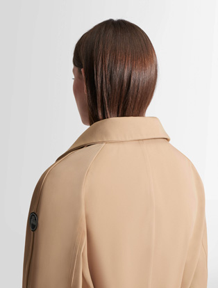 High collar with removable hood