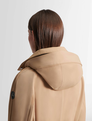 High collar with removable hood