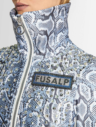 SWAROVSKI crystals, hand-embroidered on the chest and forearms.
Fusalp badge with SWAROVSKI crystals
