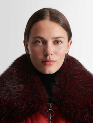 Large collar with luxurious removable synthetic fur